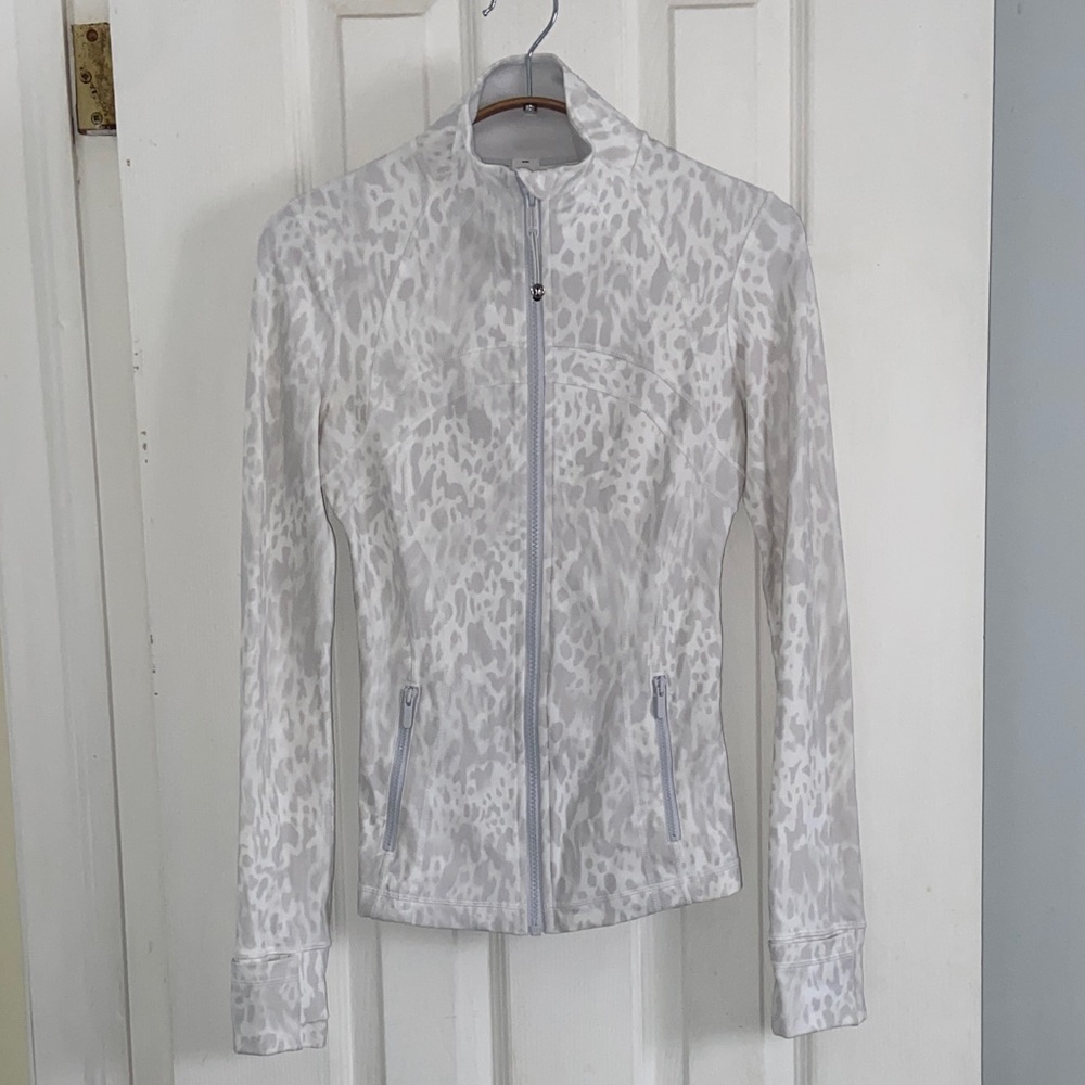 Lululemon Contour White Spot Multi Define Jacket Nulu